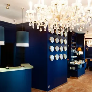 Petit Saint-honore Hotel