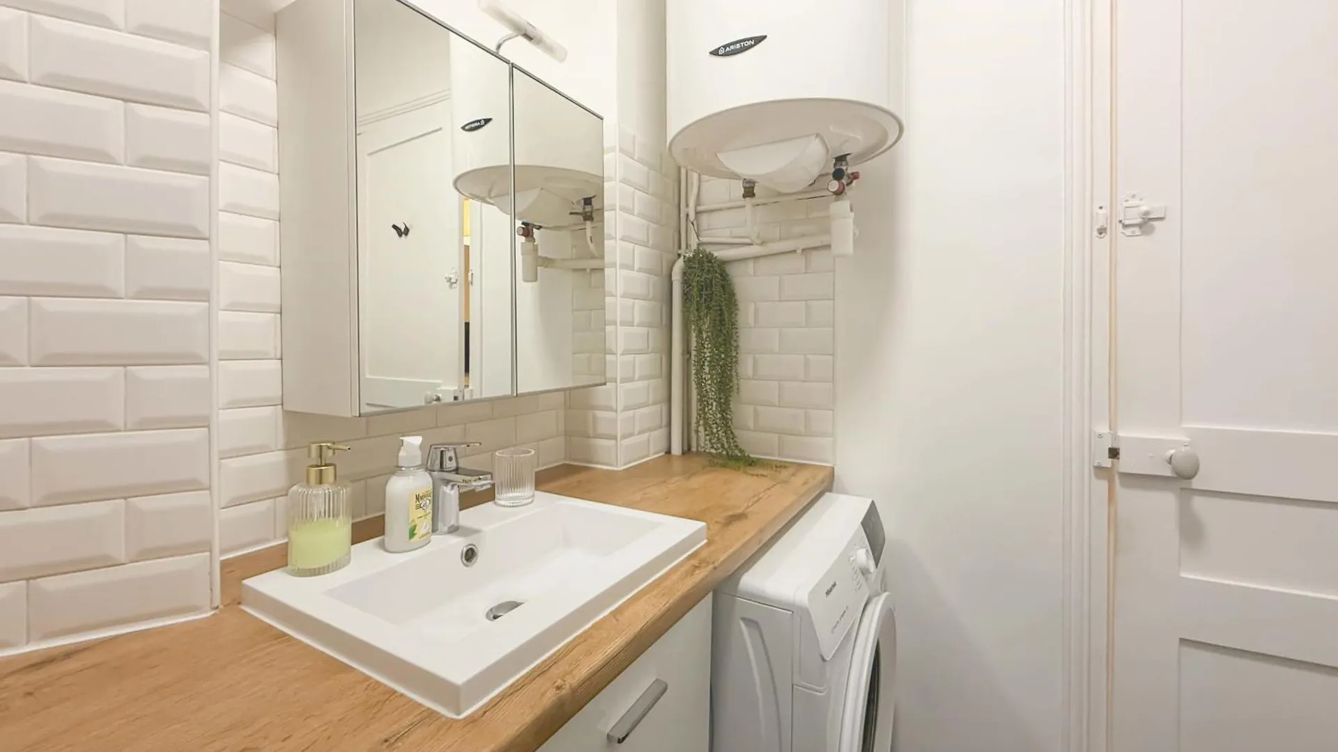 Reuilly - Charm And Comfort In The Heart Of The 12Th Arrondissement Paris Apartment